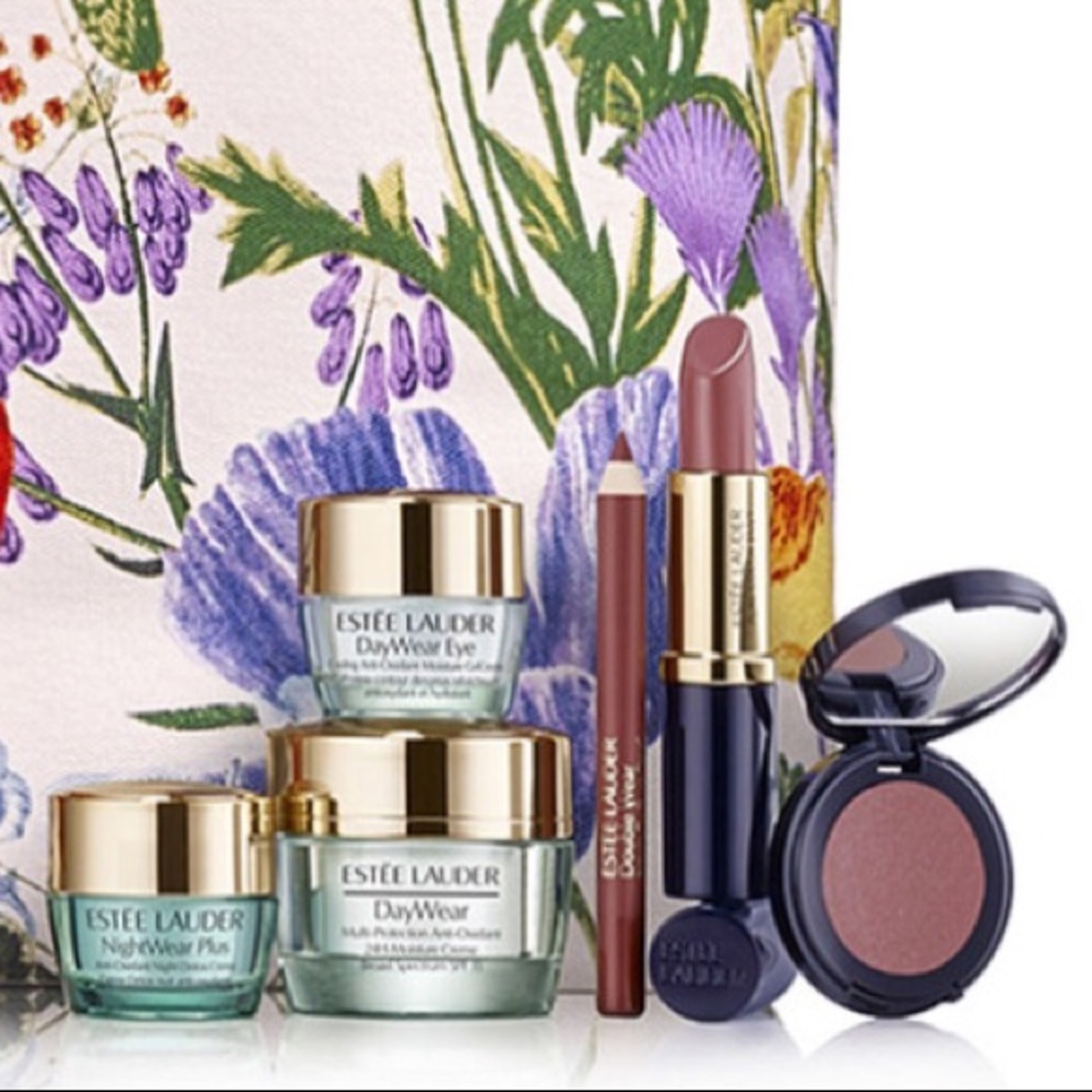 Brand New Estée Lauder Bag and Makeup Collection - Picture 2 of 8